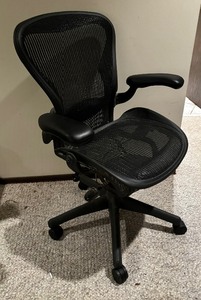 lot 334 image: Office Chair