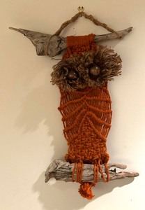 lot 337 image: Vintage Macrame Owl Wall Hanging