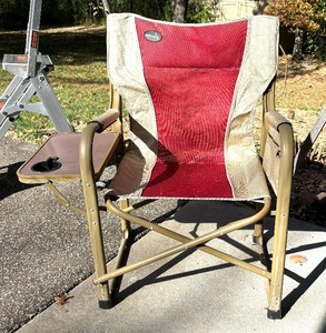 lot 369 image: Natural Gear Folding Chair with Attached Side Table