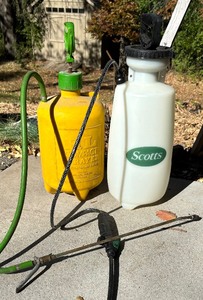 lot 371 image: Scott and RL Sprayers