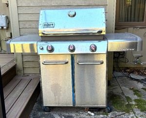 lot 373 image: Weber Genesis Gas Grill