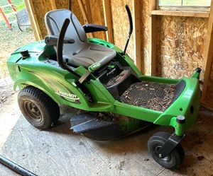 lot 19A image: Lawn Boy Precision Z320 H Riding Lawn Mower