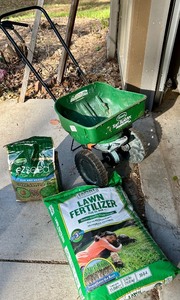 lot 400 image: Scotts Lawn Spreader with Seed  Fertilizer