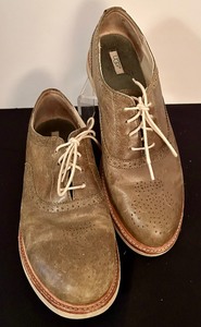 lot 685 image: Ugg leather oxfords