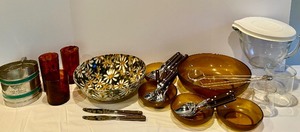 lot 120 image: Vintage Vintage Pieces Including Plastic Bowls, Cups, Silverware and More