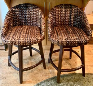 lot 5 image: Vintage Weave Style Barstools