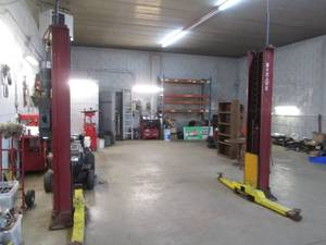 lot 1 image: 9000lb Mohawk 220v clear span 2-pos...
