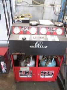lot 2 image: White Industries portable R12R134a...