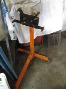 lot 10 image: Olympia Tools Heavy duty 750lb engi...