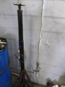 lot 15 image: 5ft 12 auxiliary jack stand...