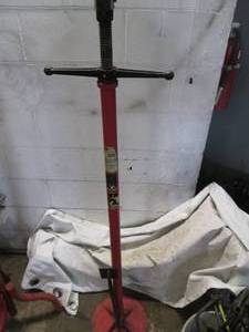 lot 17 image: 5ft 34auxiliary foot operated jac...