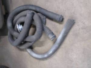 lot 19 image: Exhaust hoses and door fitting...