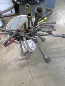 lot 20 image: 5-gallon bucket with a variety of 4...