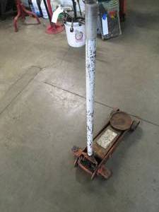 lot 27 image: Astroline 2-ton hydraulic floor jac...