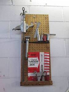 lot 28 image: Larson Multi-purpose jack with acce...