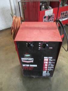 lot 31 image: Portable Century 6v12v Battery Cha...