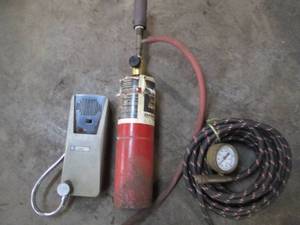 lot 53 image: Tif5000 leak detector, air hose wit...