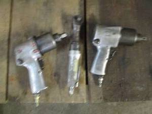 lot 58 image: 12 pneumatic impact ratchet and W...