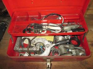 lot 61 image: 14 Metal union toolbox full of aut...