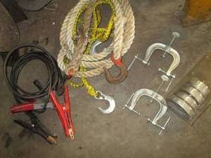 lot 73 image: Jumper cables, tow ropes and specia...