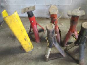 lot 74 image: Collection of misc jack stands...