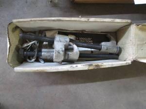 lot 90 image: Automotive coil spring compressor...