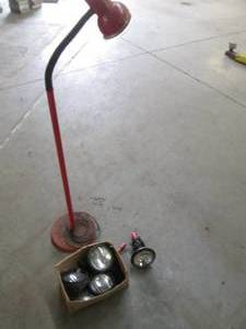 lot 101 image: Freestanding gooseneck lamp, spotli...