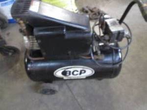 lot 106 image: BCP 6-gallon hotdog air compressor...