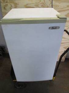 lot 111 image: Avanti mini fridge with inner ice t...