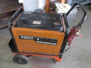 lot 117 image: Generac G2600 gas powered generator...
