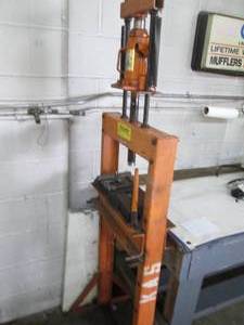 lot 120 image: Central Hydraulics 12 ton shop pres...