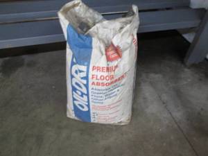 lot 127 image: 25lb Premium floor absorbent...