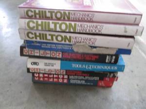 lot 138 image: Stack of Chilton mechanics handbook...
