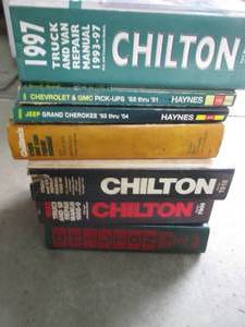 lot 143 image: Variety of Chilton & Haynes automot...