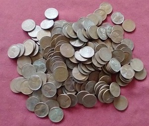 lot 30 image: (200) Wheat Pennies