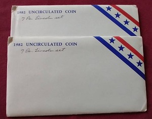 lot 38 image: (2) 1982 Uncirculated Penny Sets
