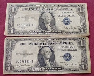 lot 42 image: (2) 1935 Silver Certificate $1 Notes