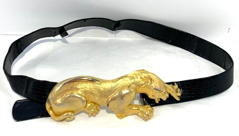 lot 40 image: Vintage Original Christopher Ross 24k Plated Couture Panther Belt Buckle