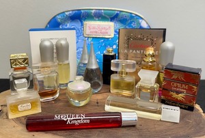 lot 76 image: A Wonderful Variety of Perfume Samples with a Lilly Pulitzer Bag