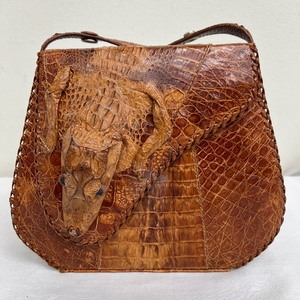 lot 12 image: Vintage Genuine Alligator Purse Made in Cuba
