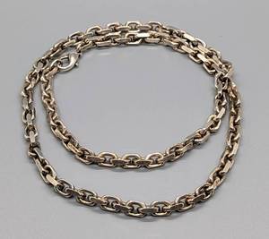 lot 61 image: 22 Sterling Silver Heavy Link Chain