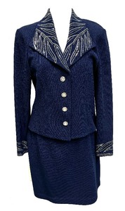 lot 109 image: Classy St John Knit Jacket and Skirt