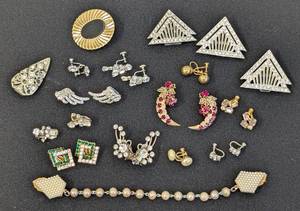lot 93 image: Sparkly Vintage Earrings and Clips