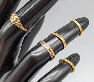 lot 34 image: Five Antique Childrens Gold Rings