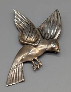 lot 172 image: Sterling Silver Bird Brooch