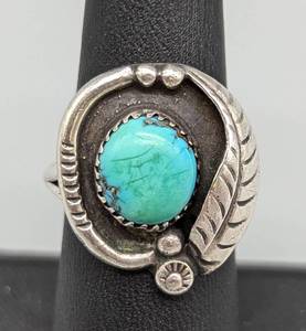 lot 189 image: Signed Navajo Sterling and Turquoise Ring