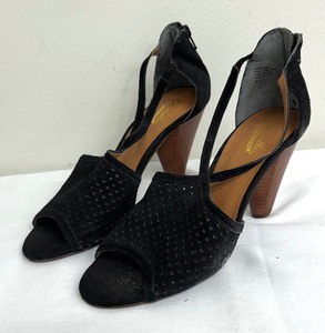 lot 192 image: Black Seychelles Heritage Heeled Shoes