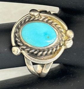 lot 225 image: Vintage Sterling Silver Ring with Turquoise Stone