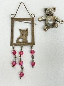 lot 225A image: Vintage Sterling Silver Cat and Sterling Silver Teddy Bear Pin