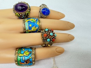 lot 213 image: Five Vintage Chinese Export Rings